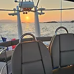 Superbe Yacht Dans Le Port De Cannes