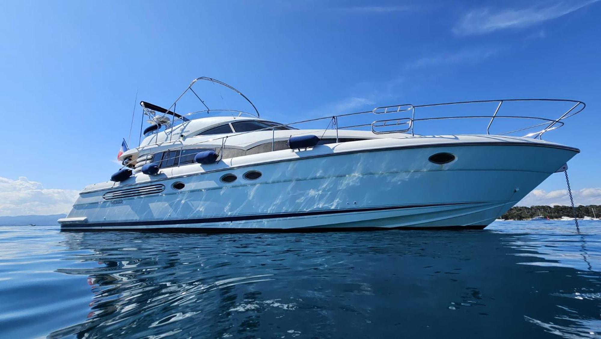 Superbe Yacht Dans Le Port De *
