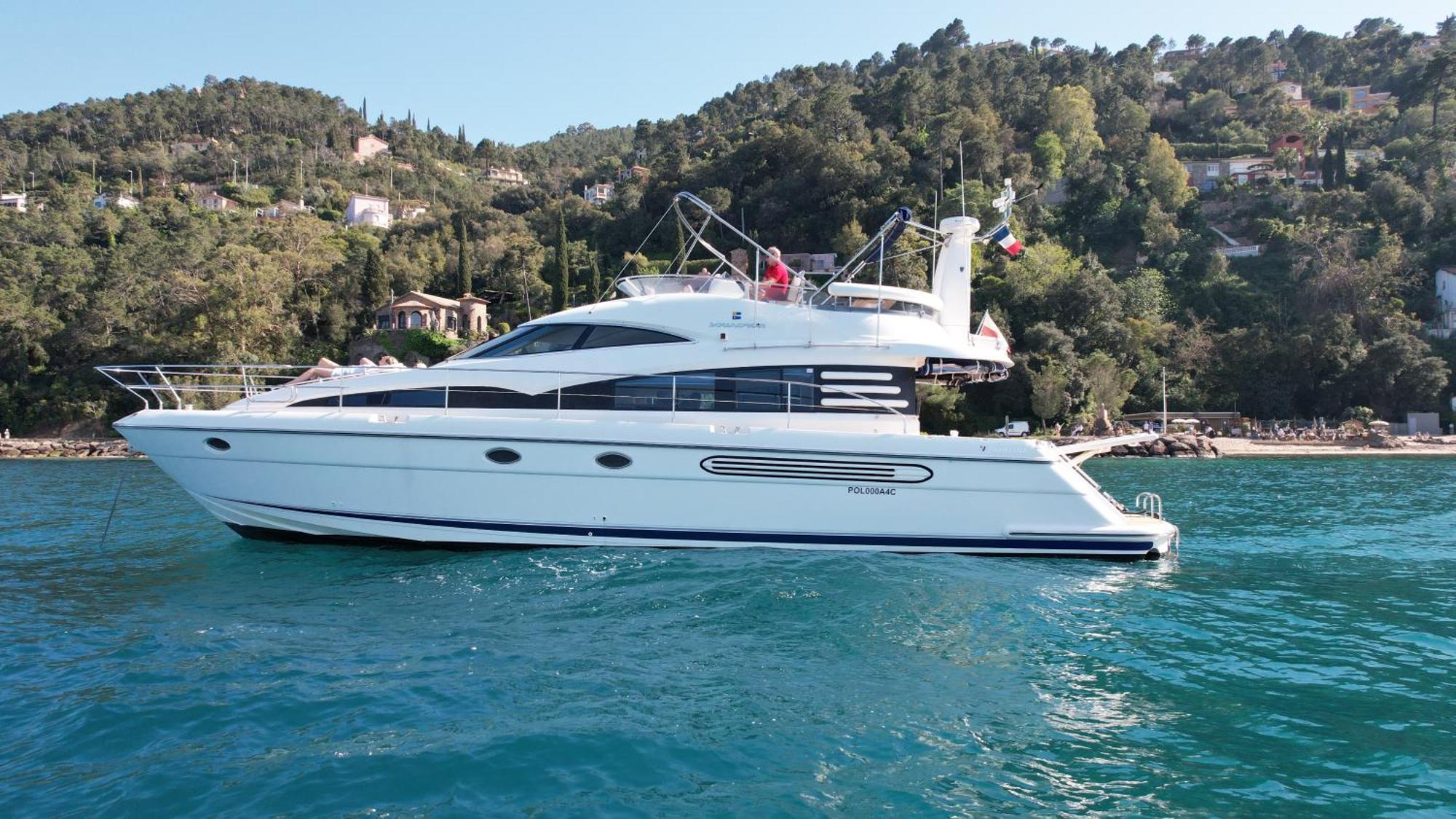 Superbe Yacht Dans Le Port De