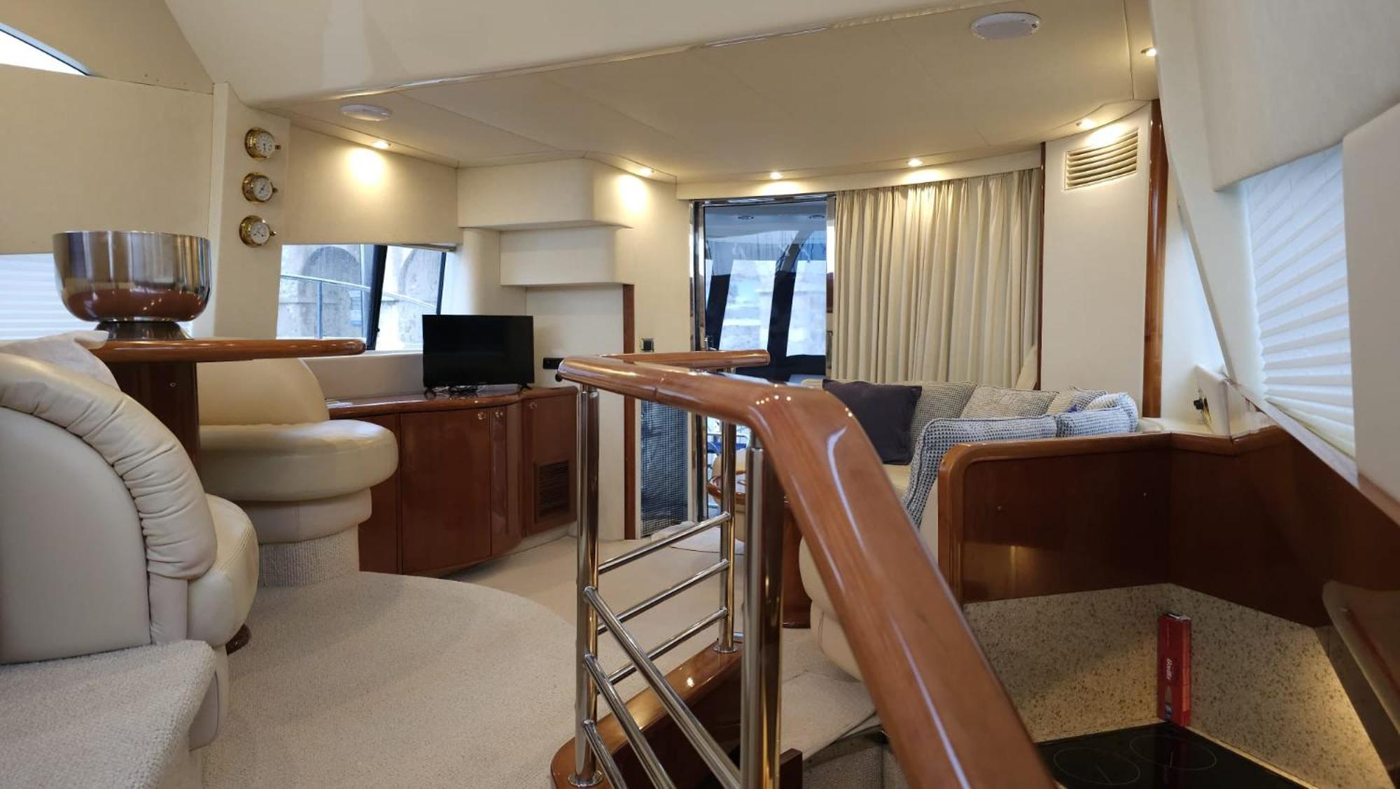 Superbe Yacht Dans Le Port De Botel *